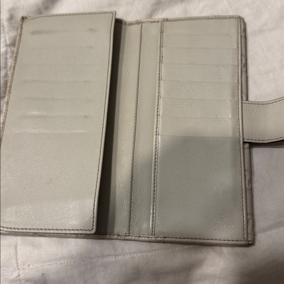 Gucci Embossed Leather Wallet with Gold Accent - Picture 4 of 6